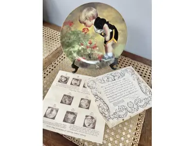 01 RARO PRATO DE PORCELANA MINIATURA VINTAGE DONALD ZOLAN "GRANDMA'S GARDEN", DA FAMOSA SÉRIE DE CANÇÕES DE NINAR DE DONALD ZOLAN, DE 1985. FABRICADO NOS EUA.COM CAIXA ORIGINAL E COM A DOCUMENTAÇÃO ORIGINAL DE AUTENCIDADE DA PEÇA,COM 21 CM DE DIÂMETRO E ESTÁ EM EXCELENTE ESTADO, SEM LASCAS OU RACHADURAS. ITEM COMPRADO EM GARAGEM NOS EUA.SUPORTE PARA PRATO NÃO INCLUÍDO NESTA VENDA. (NO ESTADO) ATENÇÃO! FAZER A VISITAÇÃO ANTES DE ARREMATAR, NÃO SABEMOS SE FUNCIONA, LEILÃO NÃO TEM GARANTIA E NEM DEVOLUÇÃO, SUJEITO A POSSÍVEIS AVARIAS VISÍVEIS/OCULTAS E/OU AUSÊNCIA DE COMPONENTES.