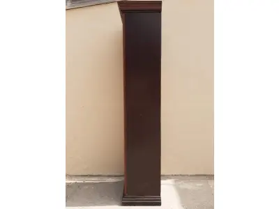 LOTE 023 - 01 LINDO RELÓGIO COLUNA COM FUNCIONANDO, 199 X 44 X 38 CM. (NO ESTADO) ATENÇÃO! FAZER A VISITAÇÃO ANTES DE ARREMATAR, NÃO SABEMOS SE FUNCIONA, LEILÃO NÃO TEM GARANTIA E NEM DEVOLUÇÃO, SUJEITO A POSSÍVEIS AVARIAS VISÍVEIS/OCULTAS E/OU AUSÊNCIA DE COMPONENTES.