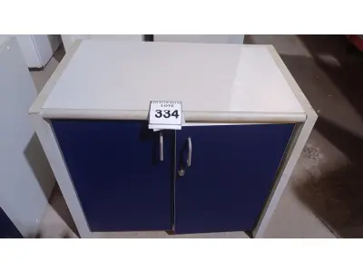 LOTE 334 - 01 ARMÁRIO BAIXO COM 02 PORTAS EM MADEIRA. (NO ESTADO) ATENÇÃO! FAZER A VISITAÇÃO ANTES DE ARREMATAR, NÃO SABEMOS SE FUNCIONA, LEILÃO NÃO TEM GARANTIA E NEM DEVOLUÇÃO, SUJEITO A POSSÍVEIS AVARIAS VISÍVEIS/OCULTAS E/OU AUSÊNCIA DE COMPONENTES.