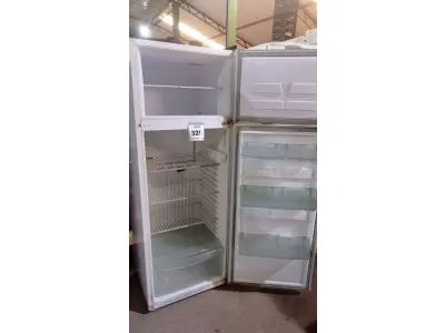 LOTE 329 - 01 GELADEIRA MARCA CONSUL. (NO ESTADO) ATENÇÃO! FAZER A VISITAÇÃO ANTES DE ARREMATAR, NÃO SABEMOS SE FUNCIONA, LEILÃO NÃO TEM GARANTIA E NEM DEVOLUÇÃO, SUJEITO A POSSÍVEIS AVARIAS VISÍVEIS/OCULTAS E/OU AUSÊNCIA DE COMPONENTES.