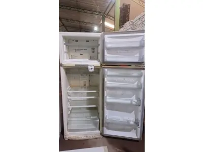 LOTE 331 - 01 GELADEIRA MARCA BRASTEMP 220V. (NO ESTADO) ATENÇÃO! FAZER A VISITAÇÃO ANTES DE ARREMATAR, NÃO SABEMOS SE FUNCIONA, LEILÃO NÃO TEM GARANTIA E NEM DEVOLUÇÃO, SUJEITO A POSSÍVEIS AVARIAS VISÍVEIS/OCULTAS E/OU AUSÊNCIA DE COMPONENTES.