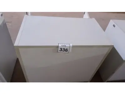 LOTE 336 - 01 ARMÁRIO BAIXO COM 02 PORTAS EM MADEIRA. (NO ESTADO) ATENÇÃO! FAZER A VISITAÇÃO ANTES DE ARREMATAR, NÃO SABEMOS SE FUNCIONA, LEILÃO NÃO TEM GARANTIA E NEM DEVOLUÇÃO, SUJEITO A POSSÍVEIS AVARIAS VISÍVEIS/OCULTAS E/OU AUSÊNCIA DE COMPONENTES.