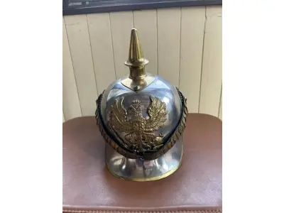 LOTE 001 - 01 RARO PICKELHAUBE  CAPACETE PRUSSIANO IMPORTADO GERMANY  IMPERIAL ORIGINAL PEÇA COMPRADA NOS EUA. SEGUNDO ANTIGO DONO PEÇA FICOU GUARDAD A MAIS DE 30 ANOS ESTA MUITO BEM CONSERVADA. . (NO ESTADO) ATENÇÃO! FAZER A VISITAÇÃO ANTES DE ARREMATAR, NÃO SABEMOS SE FUNCIONA, LEILÃO NÃO TEM GARANTIA E NEM DEVOLUÇÃO, SUJEITO A POSSÍVEIS AVARIAS VISÍVEIS/OCULTAS E/OU AUSÊNCIA DE COMPONENTES.