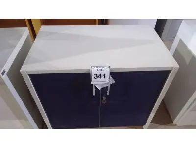 LOTE 341 - 01 ARMÁRIO BAIXO COM 02 PORTAS EM MADEIRA. (NO ESTADO) ATENÇÃO! FAZER A VISITAÇÃO ANTES DE ARREMATAR, NÃO SABEMOS SE FUNCIONA, LEILÃO NÃO TEM GARANTIA E NEM DEVOLUÇÃO, SUJEITO A POSSÍVEIS AVARIAS VISÍVEIS/OCULTAS E/OU AUSÊNCIA DE COMPONENTES.