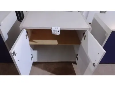 LOTE 337 - 01 ARMÁRIO BAIXO COM 02 PORTAS EM MADEIRA. (NO ESTADO) ATENÇÃO! FAZER A VISITAÇÃO ANTES DE ARREMATAR, NÃO SABEMOS SE FUNCIONA, LEILÃO NÃO TEM GARANTIA E NEM DEVOLUÇÃO, SUJEITO A POSSÍVEIS AVARIAS VISÍVEIS/OCULTAS E/OU AUSÊNCIA DE COMPONENTES.