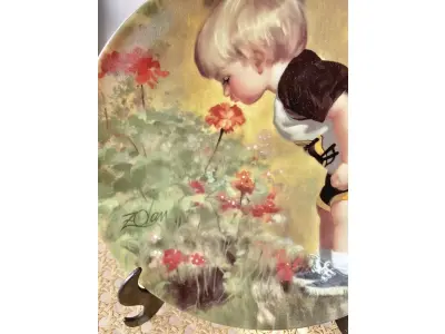 LOTE 046 - 01 RARO PRATO DE PORCELANA MINIATURA VINTAGE DONALD ZOLAN "GRANDMA'S GARDEN", DA FAMOSA SÉRIE DE CANÇÕES DE NINAR DE DONALD ZOLAN, DE 1985. FABRICADO NOS EUA.COM CAIXA ORIGINAL E COM A DOCUMENTAÇÃO ORIGINAL DE AUTENCIDADE DA PEÇA,COM 21 CM DE DIÂMETRO E ESTÁ EM EXCELENTE ESTADO, SEM LASCAS OU RACHADURAS. ITEM COMPRADO EM GARAGEM NOS EUA.SUPORTE PARA PRATO NÃO INCLUÍDO NESTA VENDA. (NO ESTADO) ATENÇÃO! FAZER A VISITAÇÃO ANTES DE ARREMATAR, NÃO SABEMOS SE FUNCIONA, LEILÃO NÃO TEM GARANTIA E NEM DEVOLUÇÃO, SUJEITO A POSSÍVEIS AVARIAS VISÍVEIS/OCULTAS E/OU AUSÊNCIA DE COMPONENTES.