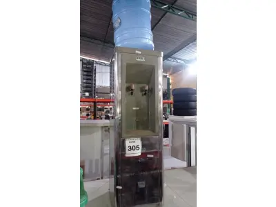 LOTE 305 - 01 BEBEDOURO EM INOX PARA GARRAFÃO MARCA IBBL. (NO ESTADO) ATENÇÃO! FAZER A VISITAÇÃO ANTES DE ARREMATAR, NÃO SABEMOS SE FUNCIONA, LEILÃO NÃO TEM GARANTIA E NEM DEVOLUÇÃO, SUJEITO A POSSÍVEIS AVARIAS VISÍVEIS/OCULTAS E/OU AUSÊNCIA DE COMPONENTES.