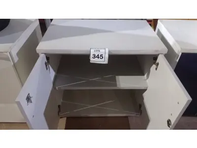 LOTE 345 - 01 ARMÁRIO BAIXO COM 02 PORTAS EM MADEIRA. (NO ESTADO) ATENÇÃO! FAZER A VISITAÇÃO ANTES DE ARREMATAR, NÃO SABEMOS SE FUNCIONA, LEILÃO NÃO TEM GARANTIA E NEM DEVOLUÇÃO, SUJEITO A POSSÍVEIS AVARIAS VISÍVEIS/OCULTAS E/OU AUSÊNCIA DE COMPONENTES.