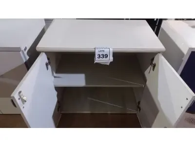 LOTE 339 - 01 ARMÁRIO BAIXO COM 02 PORTAS EM MADEIRA. (NO ESTADO) ATENÇÃO! FAZER A VISITAÇÃO ANTES DE ARREMATAR, NÃO SABEMOS SE FUNCIONA, LEILÃO NÃO TEM GARANTIA E NEM DEVOLUÇÃO, SUJEITO A POSSÍVEIS AVARIAS VISÍVEIS/OCULTAS E/OU AUSÊNCIA DE COMPONENTES.