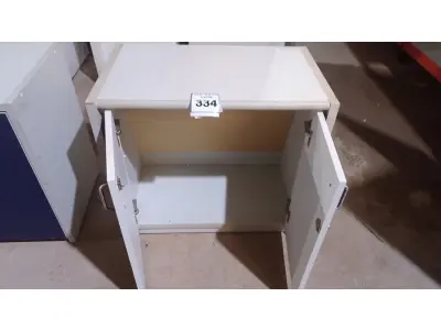 LOTE 334 - 01 ARMÁRIO BAIXO COM 02 PORTAS EM MADEIRA. (NO ESTADO) ATENÇÃO! FAZER A VISITAÇÃO ANTES DE ARREMATAR, NÃO SABEMOS SE FUNCIONA, LEILÃO NÃO TEM GARANTIA E NEM DEVOLUÇÃO, SUJEITO A POSSÍVEIS AVARIAS VISÍVEIS/OCULTAS E/OU AUSÊNCIA DE COMPONENTES.