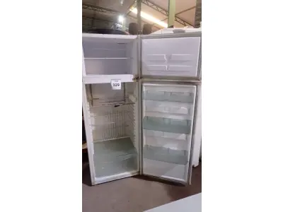 LOTE 329 - 01 GELADEIRA MARCA CONSUL. (NO ESTADO) ATENÇÃO! FAZER A VISITAÇÃO ANTES DE ARREMATAR, NÃO SABEMOS SE FUNCIONA, LEILÃO NÃO TEM GARANTIA E NEM DEVOLUÇÃO, SUJEITO A POSSÍVEIS AVARIAS VISÍVEIS/OCULTAS E/OU AUSÊNCIA DE COMPONENTES.