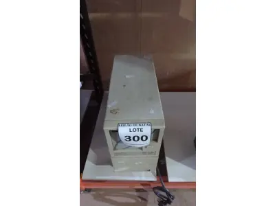 LOTE 300 - 01 NOBREAK MARCA BST. (NO ESTADO) ATENÇÃO! FAZER A VISITAÇÃO ANTES DE ARREMATAR, NÃO SABEMOS SE FUNCIONA, LEILÃO NÃO TEM GARANTIA E NEM DEVOLUÇÃO, SUJEITO A POSSÍVEIS AVARIAS VISÍVEIS/OCULTAS E/OU AUSÊNCIA DE COMPONENTES.