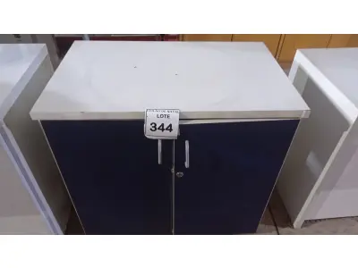 LOTE 344 - 01 ARMÁRIO BAIXO COM 02 PORTAS EM MADEIRA. (NO ESTADO) ATENÇÃO! FAZER A VISITAÇÃO ANTES DE ARREMATAR, NÃO SABEMOS SE FUNCIONA, LEILÃO NÃO TEM GARANTIA E NEM DEVOLUÇÃO, SUJEITO A POSSÍVEIS AVARIAS VISÍVEIS/OCULTAS E/OU AUSÊNCIA DE COMPONENTES.