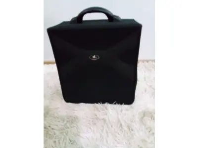 01 CASE PORTA CDS, CAPA DURA, EM TECIDO PARA 520 CDS/DVDS NOVA. (NO ESTADO) ATENÇÃO! FAZER A VISITAÇÃO ANTES DE ARREMATAR, NÃO SABEMOS SE FUNCIONA, LEILÃO NÃO TEM GARANTIA E NEM DEVOLUÇÃO, SUJEITO A POSSÍVEIS AVARIAS VISÍVEIS/OCULTAS E/OU AUSÊNCIA DE COMPONENTES.