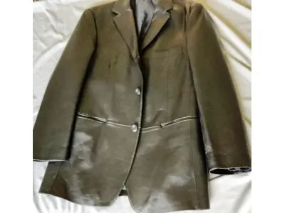 LOTE 003 - 01 BLAZER DE COURO MASCULINO DA STAFFORD TAMANHO S COMPRADO EM LOJA NOS EUA.NO BRASIL, O TAMANHO S CORRESPONDE AO TAMANHO P. (NO ESTADO) ATENÇÃO! FAZER A VISITAÇÃO ANTES DE ARREMATAR, NÃO SABEMOS SE FUNCIONA, LEILÃO NÃO TEM GARANTIA E NEM DEVOLUÇÃO, SUJEITO A POSSÍVEIS AVARIAS VISÍVEIS/OCULTAS E/OU AUSÊNCIA DE COMPONENTES.