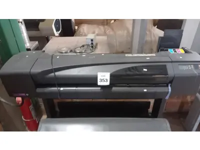 LOTE 353 - 01 PLOTTER MODELO DESIGNJET 800 MARCA HP. (NO ESTADO) ATENÇÃO! FAZER A VISITAÇÃO ANTES DE ARREMATAR, NÃO SABEMOS SE FUNCIONA, LEILÃO NÃO TEM GARANTIA E NEM DEVOLUÇÃO, SUJEITO A POSSÍVEIS AVARIAS VISÍVEIS/OCULTAS E/OU AUSÊNCIA DE COMPONENTES.