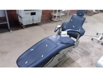 LOTE 352 - 01 CADEIRA ELÉTRICA ODONTOLÓGICA. (NO ESTADO) ATENÇÃO! FAZER A VISITAÇÃO ANTES DE ARREMATAR, NÃO SABEMOS SE FUNCIONA, LEILÃO NÃO TEM GARANTIA E NEM DEVOLUÇÃO, SUJEITO A POSSÍVEIS AVARIAS VISÍVEIS/OCULTAS E/OU AUSÊNCIA DE COMPONENTES.