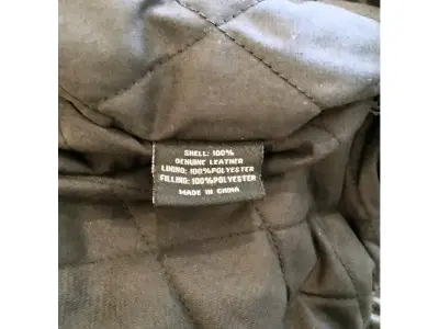 LOTE 006 - 01 JAQUETA DE COURO MASCULINA DA VINTAGE LEATHER TAMANHO M COMPRADO EM LOJA NOS EUA.NO BRASIL EM EXCELENTE ESTADO. (NO ESTADO) ATENÇÃO! FAZER A VISITAÇÃO ANTES DE ARREMATAR, NÃO SABEMOS SE FUNCIONA, LEILÃO NÃO TEM GARANTIA E NEM DEVOLUÇÃO, SUJEITO A POSSÍVEIS AVARIAS VISÍVEIS/OCULTAS E/OU AUSÊNCIA DE COMPONENTES.