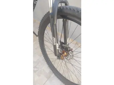 LOTE 027 - 01 BICICLETA ARO 29 GONEW ENDORPHINE 5,3 MTB FOI TODA RESIVIDAS RECENTEMENTE. (NO ESTADO) ATENÇÃO! FAZER A VISITAÇÃO ANTES DE ARREMATAR, NÃO SABEMOS SE FUNCIONA, LEILÃO NÃO TEM GARANTIA E NEM DEVOLUÇÃO, SUJEITO A POSSÍVEIS AVARIAS VISÍVEIS/OCULTAS E/OU AUSÊNCIA DE COMPONENTES.