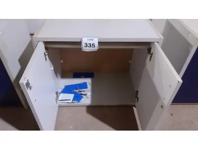 LOTE 335 - 01 ARMÁRIO BAIXO COM 02 PORTAS EM MADEIRA. (NO ESTADO) ATENÇÃO! FAZER A VISITAÇÃO ANTES DE ARREMATAR, NÃO SABEMOS SE FUNCIONA, LEILÃO NÃO TEM GARANTIA E NEM DEVOLUÇÃO, SUJEITO A POSSÍVEIS AVARIAS VISÍVEIS/OCULTAS E/OU AUSÊNCIA DE COMPONENTES.