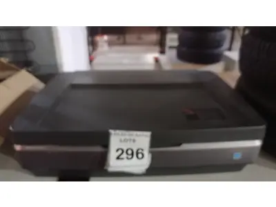 LOTE 296 - 01 SCANNER MARCA EPSON. (NO ESTADO) ATENÇÃO! FAZER A VISITAÇÃO ANTES DE ARREMATAR, NÃO SABEMOS SE FUNCIONA, LEILÃO NÃO TEM GARANTIA E NEM DEVOLUÇÃO, SUJEITO A POSSÍVEIS AVARIAS VISÍVEIS/OCULTAS E/OU AUSÊNCIA DE COMPONENTES.