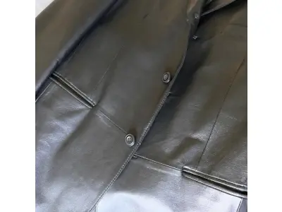 LOTE 003 - 01 BLAZER DE COURO MASCULINO DA STAFFORD TAMANHO S COMPRADO EM LOJA NOS EUA.NO BRASIL, O TAMANHO S CORRESPONDE AO TAMANHO P. (NO ESTADO) ATENÇÃO! FAZER A VISITAÇÃO ANTES DE ARREMATAR, NÃO SABEMOS SE FUNCIONA, LEILÃO NÃO TEM GARANTIA E NEM DEVOLUÇÃO, SUJEITO A POSSÍVEIS AVARIAS VISÍVEIS/OCULTAS E/OU AUSÊNCIA DE COMPONENTES.