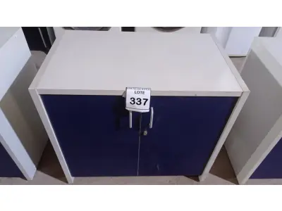 LOTE 337 - 01 ARMÁRIO BAIXO COM 02 PORTAS EM MADEIRA. (NO ESTADO) ATENÇÃO! FAZER A VISITAÇÃO ANTES DE ARREMATAR, NÃO SABEMOS SE FUNCIONA, LEILÃO NÃO TEM GARANTIA E NEM DEVOLUÇÃO, SUJEITO A POSSÍVEIS AVARIAS VISÍVEIS/OCULTAS E/OU AUSÊNCIA DE COMPONENTES.