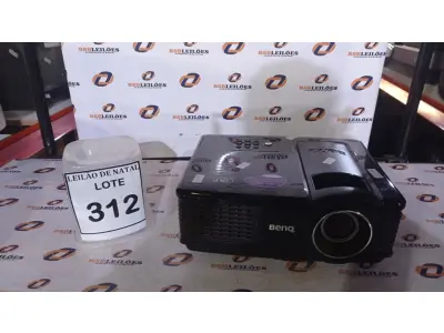 LOTE 312 - 01 PROJETOR MARCA BENQ. (NO ESTADO) ATENÇÃO! FAZER A VISITAÇÃO ANTES DE ARREMATAR, NÃO SABEMOS SE FUNCIONA, LEILÃO NÃO TEM GARANTIA E NEM DEVOLUÇÃO, SUJEITO A POSSÍVEIS AVARIAS VISÍVEIS/OCULTAS E/OU AUSÊNCIA DE COMPONENTES.