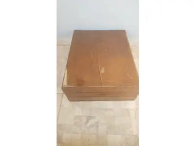 LOTE 099 - 01 LOTE COM UMA CAIXA PARA FAQUEIRO HERCULES E UM TRIPE ARA CAMARA FOTOGRAFICA. (NO ESTADO) ATENÇÃO! FAZER A VISITAÇÃO ANTES DE ARREMATAR, NÃO SABEMOS SE FUNCIONA, LEILÃO NÃO TEM GARANTIA E NEM DEVOLUÇÃO, SUJEITO A POSSÍVEIS AVARIAS VISÍVEIS/OCULTAS E/OU AUSÊNCIA DE COMPONENTES.