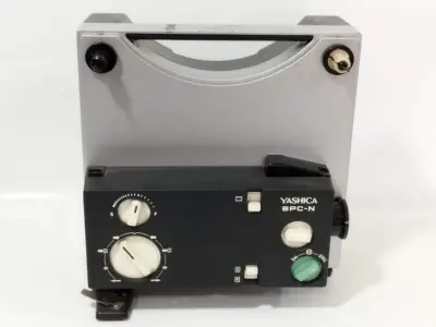 LOTE 033 - 01 ANTIGO PROJETOR YASHICA EM ÓTIMO ESTADO. (NO ESTADO) ATENÇÃO! FAZER A VISITAÇÃO ANTES DE ARREMATAR, NÃO SABEMOS SE FUNCIONA, LEILÃO NÃO TEM GARANTIA E NEM DEVOLUÇÃO, SUJEITO A POSSÍVEIS AVARIAS VISÍVEIS/OCULTAS E/OU AUSÊNCIA DE COMPONENTES.