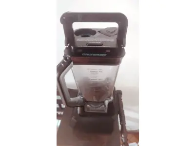 LOTE 008 - 01 CONJUNTO DE SISTEMA DE COZINHA NINJA SMART SCREEN DE 1100 WATTS DE PICO E TELA SENSÍVEL AO TOQUE, TECNOLOGIA FRESHVAC: A BOMBA FRESH VAC, FÁCIL DE USAR E COM UM TOQUE, FOI PROJETADA PARA PRESERVAR VITAMINAS, SABORES E CORES, REMOVENDO O OXIGÊNIO ANTES DO PREPARO. DESFRUTE DE BEBIDAS E SMOOTHIES DE LONGA DURAÇÃO COM MENOS ESPUMA E SEPARAÇÃO EM COMPARAÇÃO COM O MODO DE PREPARO TRADICIONAL.7 PROGRAMAS AUTO-IQ PREDEFINIDOS: A TELA SENSÍVEL AO TOQUE INTELIGENTE REVELA OS PROGRAMAS DE RECEITAS PREDEFINIDOS AUTOMATICAMENTE, PROJETADOS POR CHEFS, PARA BEBIDAS, SMOOTHIES E SHAKES.TELA SENSÍVEL AO TOQUE: FÁCIL DE LIMPAR, DURÁVEL E INTUITIVA. JARRA FRESHVAC DE 2.030 ML: TRANSFORME SEUS INGREDIENTES FAVORITOS EM SMOOTHIES, MOLHOS, PURÊS E MUITO MAIS COM AS LÂMINAS TOTAL CRUSHING. TODOS OS ACESSÓRIOS, EXCETO A BOMBA FRESH VAC, PODEM SER LAVADOS NA MÁQUINA DE LAVAR LOUÇA. (NO ESTADO) ATENÇÃO! FAZER A VISITAÇÃO ANTES DE ARREMATAR, NÃO SABEMOS SE FUNCIONA, LEILÃO NÃO TEM GARANTIA E NEM DEVOLUÇÃO, SUJEITO A POSSÍVEIS AVARIAS VISÍVEIS/OCULTAS E/OU AUSÊNCIA DE COMPONENTES.