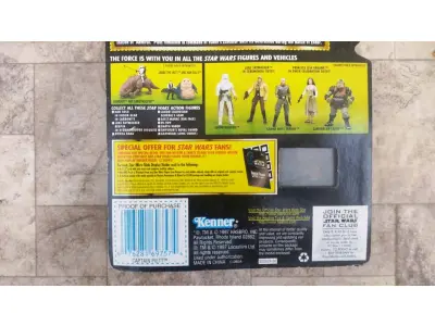 LOTE 101 - 01 STAR WARS CAPTAIN PIETT FREEZE FRAME POTF NOVO LACRADO INTEM DE COLECIONADOR COMPRADO EM GARAGENS DE ANTIGUIDADES NOS EUA. (NO ESTADO) ATENÇÃO! FAZER A VISITAÇÃO ANTES DE ARREMATAR, NÃO SABEMOS SE FUNCIONA, LEILÃO NÃO TEM GARANTIA E NEM DEVOLUÇÃO, SUJEITO A POSSÍVEIS AVARIAS VISÍVEIS/OCULTAS E/OU AUSÊNCIA DE COMPONENTES.