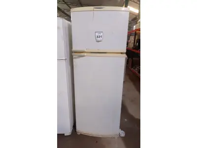 LOTE 331 - 01 GELADEIRA MARCA BRASTEMP 220V. (NO ESTADO) ATENÇÃO! FAZER A VISITAÇÃO ANTES DE ARREMATAR, NÃO SABEMOS SE FUNCIONA, LEILÃO NÃO TEM GARANTIA E NEM DEVOLUÇÃO, SUJEITO A POSSÍVEIS AVARIAS VISÍVEIS/OCULTAS E/OU AUSÊNCIA DE COMPONENTES.