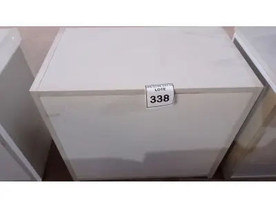 LOTE 338 - 01 ARMÁRIO BAIXO COM 02 PORTAS EM MADEIRA. (NO ESTADO) ATENÇÃO! FAZER A VISITAÇÃO ANTES DE ARREMATAR, NÃO SABEMOS SE FUNCIONA, LEILÃO NÃO TEM GARANTIA E NEM DEVOLUÇÃO, SUJEITO A POSSÍVEIS AVARIAS VISÍVEIS/OCULTAS E/OU AUSÊNCIA DE COMPONENTES.