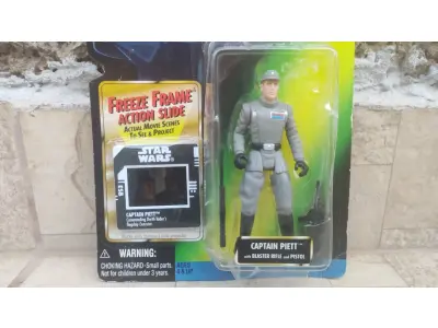 LOTE 101 - 01 STAR WARS CAPTAIN PIETT FREEZE FRAME POTF NOVO LACRADO INTEM DE COLECIONADOR COMPRADO EM GARAGENS DE ANTIGUIDADES NOS EUA. (NO ESTADO) ATENÇÃO! FAZER A VISITAÇÃO ANTES DE ARREMATAR, NÃO SABEMOS SE FUNCIONA, LEILÃO NÃO TEM GARANTIA E NEM DEVOLUÇÃO, SUJEITO A POSSÍVEIS AVARIAS VISÍVEIS/OCULTAS E/OU AUSÊNCIA DE COMPONENTES.