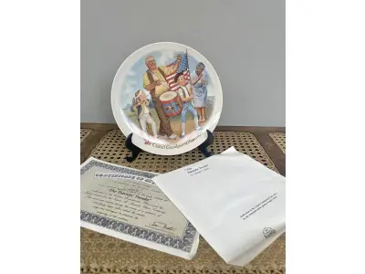01 BELO PRATO KNOWLES JOSEPH CSATARI, O PRATO DE COLECIONADOR DO DESFILE DOS PATRIOTS! ÓTIMA ADIÇÃO À SUA COLEÇÃO BRADFORD EXCHANGE,EDWIN KNOWLES,DESIGNER: JOSEPH CSATARIPLACA Nº: 8321B,DATA: 1985 TÍTULO: OS PATRIOTAS SÉRIE: 6ª PLACA: SÉRIE AVÓS CSATARI, DIÂMETRO DE 21,5 CM, COM PANFLETO, CAIXA ORIGINAL E CERTIFICADO DE AUTENTICIDADE. PRATO Nº 13003. BRADEX 84-K41-4-6,ITEM COMPRADO E GARAGENS DE ANTIGUIDADES NOS EUA. SUPORTE PARA PRATO NÃO INCLUÍDO NESTA VENDA. (NO ESTADO) ATENÇÃO! FAZER A VISITAÇÃO ANTES DE ARREMATAR, NÃO SABEMOS SE FUNCIONA, LEILÃO NÃO TEM GARANTIA E NEM DEVOLUÇÃO, SUJEITO A POSSÍVEIS AVARIAS VISÍVEIS/OCULTAS E/OU AUSÊNCIA DE COMPONENTES.