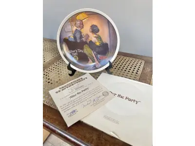 LOTE 066 - 01 PRATO COLECIONÁVEL VINTAGE - KNOWLES 1981 "DIA DAS MÃES" NORMAN ROCKWELL EDIÇÃO LIMITADA NEWELL W. VIRGINIAPRATO VINTAGE DE COLECIONADOR, DESENHO PEÇA PRODUZIDO NOS ESTADOS UNIDOS DE CERÂMICA DE ALTA QUALIDADE COM 21 CM DE DIÂMETRO , ESTE PRATO É PERFEITO PARA COLECIONADORES DE ITENS COM TEMÁTICA CIRCENSE E PARA AQUELES QUE APRECIAM A ARTE DE PEÇAS VINTAGE. COM CAIXA E DOCUMENTO DE AUTENTICIDADE ORIGINAL. ITEM COMPRADO EM GARAGEM DE ANTIGUIDADES NOS EUA.SUPORTE PARA PRATO NÃO INCLUÍDO NESTA VENDA. (NO ESTADO) ATENÇÃO! FAZER A VISITAÇÃO ANTES DE ARREMATAR, NÃO SABEMOS SE FUNCIONA, LEILÃO NÃO TEM GARANTIA E NEM DEVOLUÇÃO, SUJEITO A POSSÍVEIS AVARIAS VISÍVEIS/OCULTAS E/OU AUSÊNCIA DE COMPONENTES.