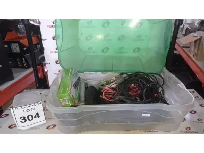 LOTE 304 - 01 MICROFONE MARCA BOYA DE LAPELA, 03 MICROFONES COM FIO E VÁRIOS CABOS E CONECTORES DE ÁUDIO. (NO ESTADO) ATENÇÃO! FAZER A VISITAÇÃO ANTES DE ARREMATAR, NÃO SABEMOS SE FUNCIONA, LEILÃO NÃO TEM GARANTIA E NEM DEVOLUÇÃO, SUJEITO A POSSÍVEIS AVARIAS VISÍVEIS/OCULTAS E/OU AUSÊNCIA DE COMPONENTES.