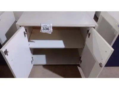 LOTE 336 - 01 ARMÁRIO BAIXO COM 02 PORTAS EM MADEIRA. (NO ESTADO) ATENÇÃO! FAZER A VISITAÇÃO ANTES DE ARREMATAR, NÃO SABEMOS SE FUNCIONA, LEILÃO NÃO TEM GARANTIA E NEM DEVOLUÇÃO, SUJEITO A POSSÍVEIS AVARIAS VISÍVEIS/OCULTAS E/OU AUSÊNCIA DE COMPONENTES.