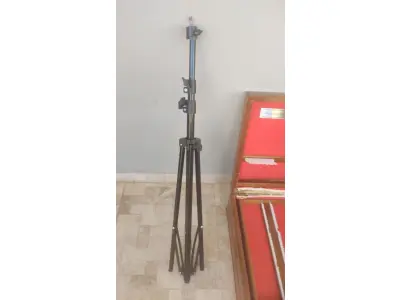 01 LOTE COM UMA CAIXA PARA FAQUEIRO HERCULES E UM TRIPE ARA CAMARA FOTOGRAFICA. (NO ESTADO) ATENÇÃO! FAZER A VISITAÇÃO ANTES DE ARREMATAR, NÃO SABEMOS SE FUNCIONA, LEILÃO NÃO TEM GARANTIA E NEM DEVOLUÇÃO, SUJEITO A POSSÍVEIS AVARIAS VISÍVEIS/OCULTAS E/OU AUSÊNCIA DE COMPONENTES.