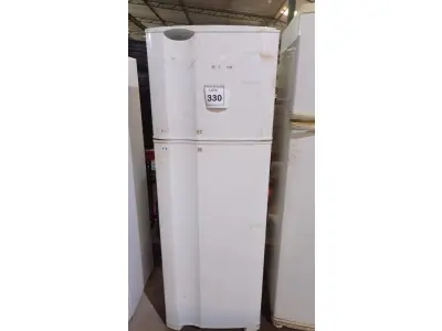 LOTE 330 - 01 GELADEIRA MARCA ELECTROLUX. 220V (NO ESTADO) ATENÇÃO! FAZER A VISITAÇÃO ANTES DE ARREMATAR, NÃO SABEMOS SE FUNCIONA, LEILÃO NÃO TEM GARANTIA E NEM DEVOLUÇÃO, SUJEITO A POSSÍVEIS AVARIAS VISÍVEIS/OCULTAS E/OU AUSÊNCIA DE COMPONENTES.