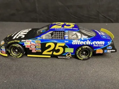 LOTE 091 - 01 RARA MINIATURA BRIAN VICKERS #25 1/24TH GMAC RACING 2004, METAL SUPER CONSERVADA PARECE NOVA, ITEM COMPRADO EM GAREGEM DE ANTIGUIDADES NOS EUA. ITEM DE COLEÇAO. (NO ESTADO) ATENÇÃO! FAZER A VISITAÇÃO ANTES DE ARREMATAR, NÃO SABEMOS SE FUNCIONA, LEILÃO NÃO TEM GARANTIA E NEM DEVOLUÇÃO, SUJEITO A POSSÍVEIS AVARIAS VISÍVEIS/OCULTAS E/OU AUSÊNCIA DE COMPONENTES.