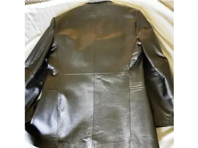 LOTE 003 - 01 BLAZER DE COURO MASCULINO DA STAFFORD TAMANHO S COMPRADO EM LOJA NOS EUA.NO BRASIL, O TAMANHO S CORRESPONDE AO TAMANHO P. (NO ESTADO) ATENÇÃO! FAZER A VISITAÇÃO ANTES DE ARREMATAR, NÃO SABEMOS SE FUNCIONA, LEILÃO NÃO TEM GARANTIA E NEM DEVOLUÇÃO, SUJEITO A POSSÍVEIS AVARIAS VISÍVEIS/OCULTAS E/OU AUSÊNCIA DE COMPONENTES.