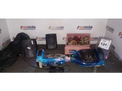 LOTE 131 - 01 HOVERBOARD COM BLUETOOTH CARREGADOR E BOLSA DE TRANSPORTE, 02 CAIXAS ACÚSTICAS INDOOR ACUSTIC RESEARCH,  01 CAIXA COM PULSEIRAS E COLARES. (NO ESTADO) ATENÇÃO! FAZER A VISITAÇÃO ANTES DE ARREMATAR, NÃO SABEMOS SE FUNCIONA, LEILÃO NÃO TEM GARANTIA E NEM DEVOLUÇÃO, SUJEITO A POSSÍVEIS AVARIAS VISÍVEIS/OCULTAS E/OU AUSÊNCIA DE COMPONENTES.