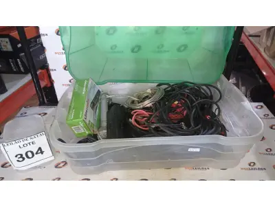 LOTE 304 - 01 MICROFONE MARCA BOYA DE LAPELA, 03 MICROFONES COM FIO E VÁRIOS CABOS E CONECTORES DE ÁUDIO. (NO ESTADO) ATENÇÃO! FAZER A VISITAÇÃO ANTES DE ARREMATAR, NÃO SABEMOS SE FUNCIONA, LEILÃO NÃO TEM GARANTIA E NEM DEVOLUÇÃO, SUJEITO A POSSÍVEIS AVARIAS VISÍVEIS/OCULTAS E/OU AUSÊNCIA DE COMPONENTES.