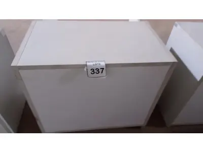 LOTE 337 - 01 ARMÁRIO BAIXO COM 02 PORTAS EM MADEIRA. (NO ESTADO) ATENÇÃO! FAZER A VISITAÇÃO ANTES DE ARREMATAR, NÃO SABEMOS SE FUNCIONA, LEILÃO NÃO TEM GARANTIA E NEM DEVOLUÇÃO, SUJEITO A POSSÍVEIS AVARIAS VISÍVEIS/OCULTAS E/OU AUSÊNCIA DE COMPONENTES.