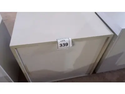 LOTE 339 - 01 ARMÁRIO BAIXO COM 02 PORTAS EM MADEIRA. (NO ESTADO) ATENÇÃO! FAZER A VISITAÇÃO ANTES DE ARREMATAR, NÃO SABEMOS SE FUNCIONA, LEILÃO NÃO TEM GARANTIA E NEM DEVOLUÇÃO, SUJEITO A POSSÍVEIS AVARIAS VISÍVEIS/OCULTAS E/OU AUSÊNCIA DE COMPONENTES.