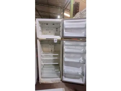 LOTE 331 - 01 GELADEIRA MARCA BRASTEMP 220V. (NO ESTADO) ATENÇÃO! FAZER A VISITAÇÃO ANTES DE ARREMATAR, NÃO SABEMOS SE FUNCIONA, LEILÃO NÃO TEM GARANTIA E NEM DEVOLUÇÃO, SUJEITO A POSSÍVEIS AVARIAS VISÍVEIS/OCULTAS E/OU AUSÊNCIA DE COMPONENTES.