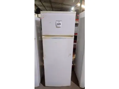 LOTE 329 - 01 GELADEIRA MARCA CONSUL. (NO ESTADO) ATENÇÃO! FAZER A VISITAÇÃO ANTES DE ARREMATAR, NÃO SABEMOS SE FUNCIONA, LEILÃO NÃO TEM GARANTIA E NEM DEVOLUÇÃO, SUJEITO A POSSÍVEIS AVARIAS VISÍVEIS/OCULTAS E/OU AUSÊNCIA DE COMPONENTES.