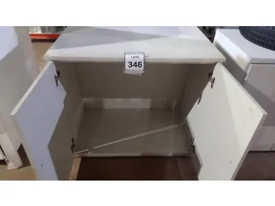 LOTE 346 - 01 ARMÁRIO BAIXO COM 02 PORTAS EM MADEIRA. (NO ESTADO) ATENÇÃO! FAZER A VISITAÇÃO ANTES DE ARREMATAR, NÃO SABEMOS SE FUNCIONA, LEILÃO NÃO TEM GARANTIA E NEM DEVOLUÇÃO, SUJEITO A POSSÍVEIS AVARIAS VISÍVEIS/OCULTAS E/OU AUSÊNCIA DE COMPONENTES.